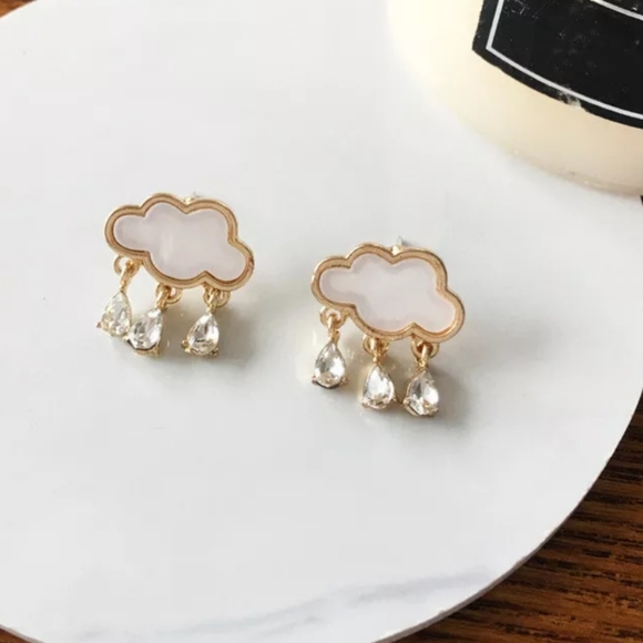 Cloudy Dreams Earrings - Picture 4 of 5